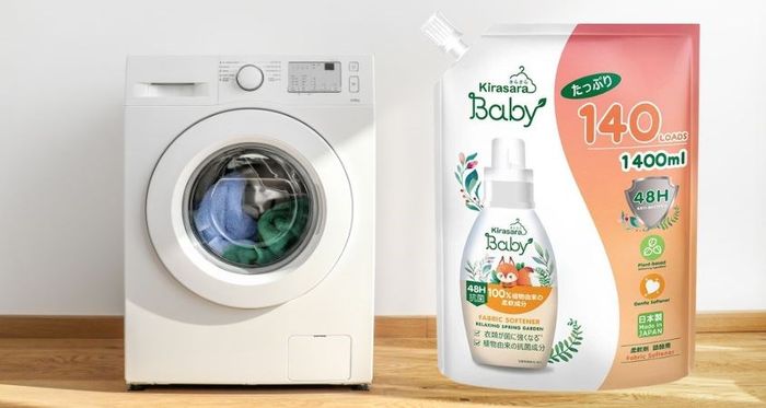 Nước xả cho bé Kirasara Baby với hương oải hương và hoa cúc, dung tích 1.4 lít