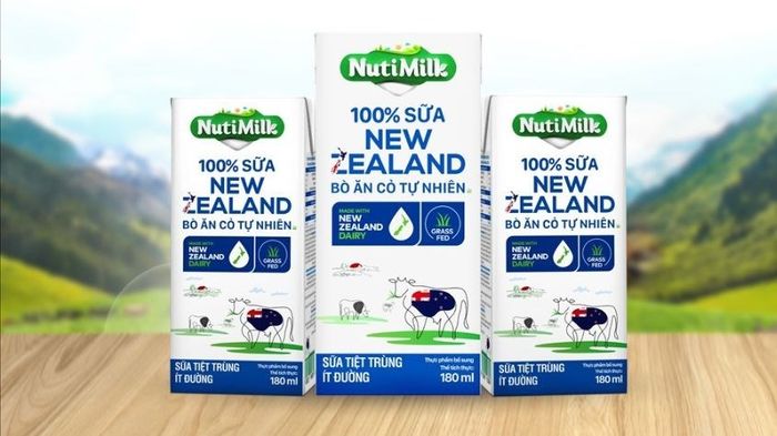 Hộp 4 lọ sữa tươi Nutimilk New Zealand ít đường 180 ml (từ 1 tuổi)