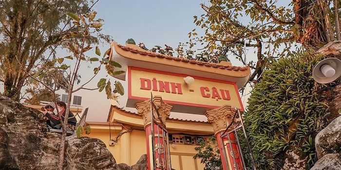 Dinh Cậu - Nơi linh thiêng và cổ kính