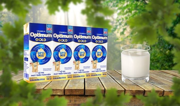 Lốc 4 hộp sữa pha sẵn Optimum Gold 180 ml (từ 1 tuổi)