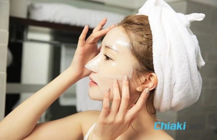 Sau khi xông mặt nên thực hiện đắp mặt nạ không