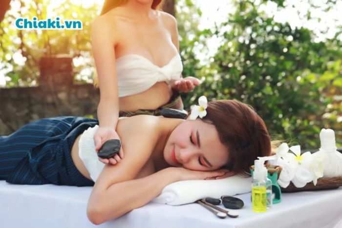 Massage toàn thân bằng đá nóng Bazan