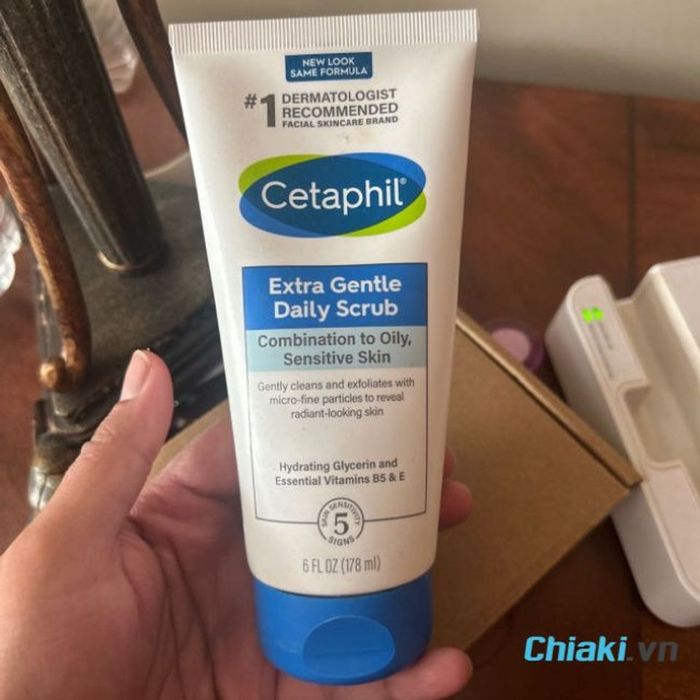 Sữa rửa mặt Cetaphil Extra Gentle Daily Facial Scrub cho da mụn