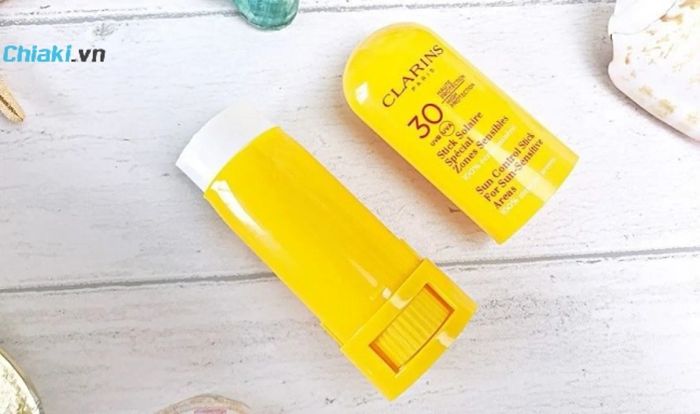 Kem chống nắng Clarins Sun Control Stick For Sun-Sensitive Areas