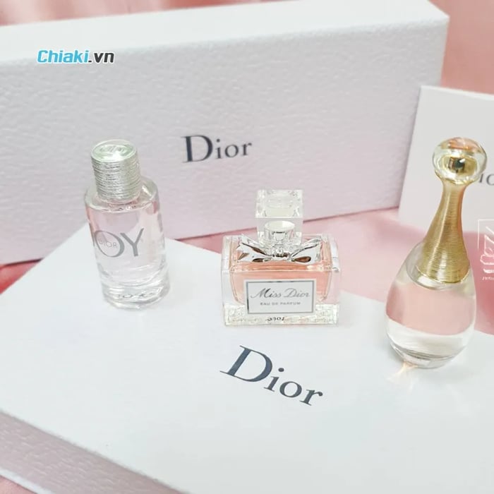 Bộ quà tặng nước hoa mini Dior 3 chai, mỗi chai 5ml gồm Jadore và Miss Dior Joy