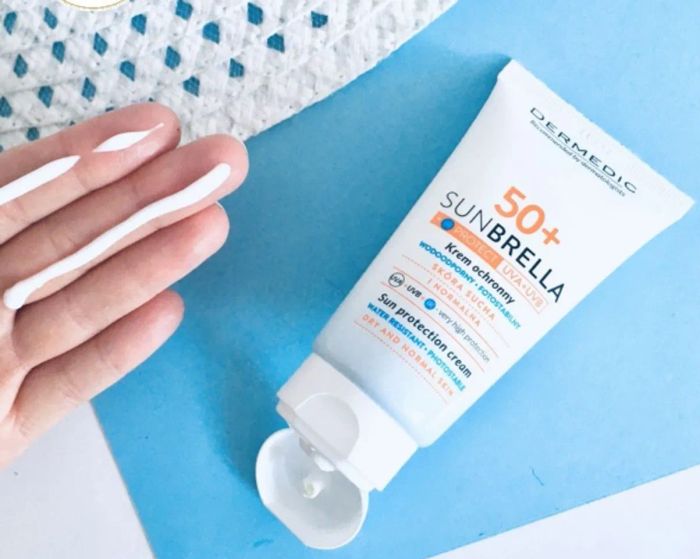 Kem chống nắng dành cho da thường và da khô Dermedic Sunbrella SPF 50+