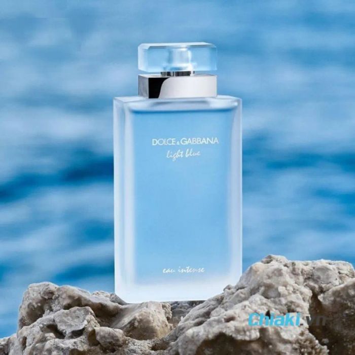 Nước hoa màu xanh dương cho nữ Dolce & Gabbana Light Blue Intense