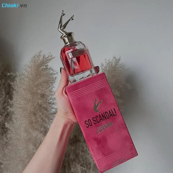 Nước hoa Jean Paul Gaultier So Scandal EDP mang một hương quyến rũ, ngọt ngào