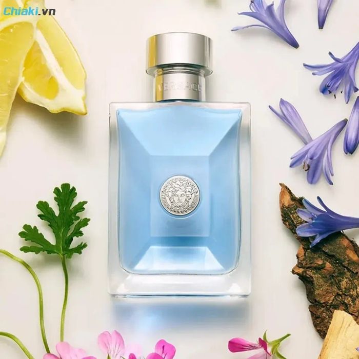 Hương thơm nhẹ nhàng dành cho nam giới Versace Pour Homme EDT