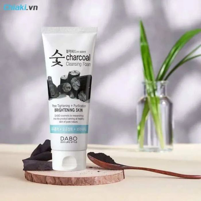 Sữa rửa mặt than hoạt tính cho nữ Dabo Charcoal Cleansing Foam 