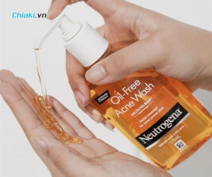 Sữa Rửa Mặt Neutrogena Oil Free Acne Wash