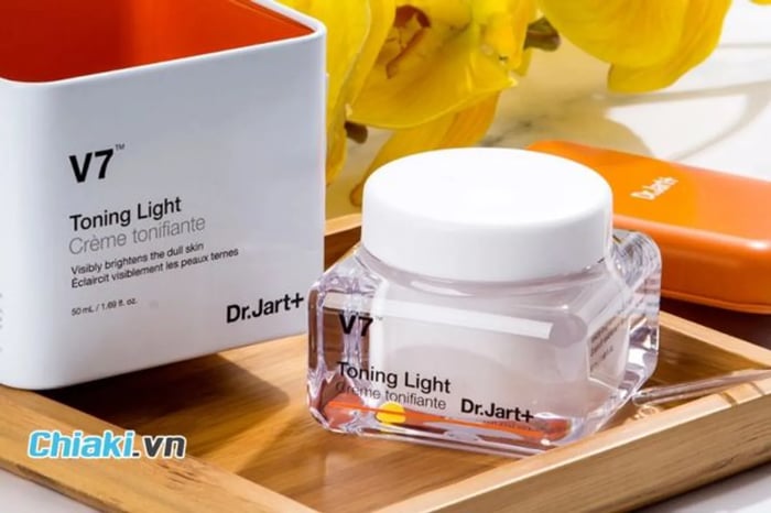 Kem dưỡng ẩm làm trắng da cho da khô V7 Toning Light Dr Jart