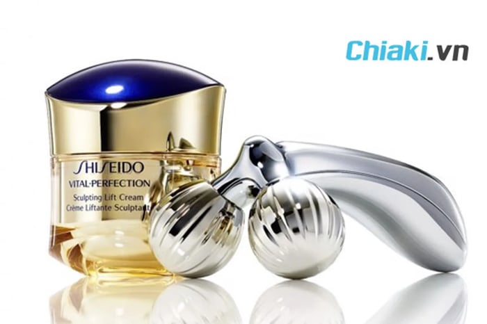 <em>Kem nâng cơ mặt Shiseido Vital-Perfection Sculpting Lift Cream</em>