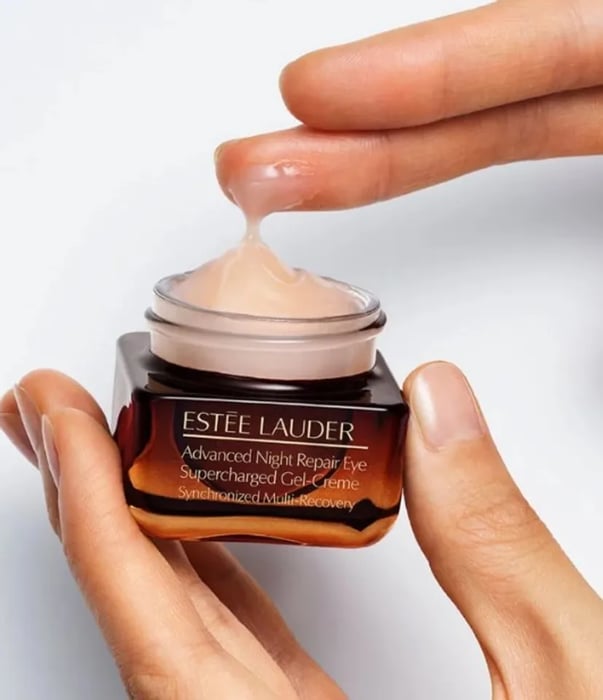 Kem mắt Estee Lauder Advanced Night Repair Eye có kết cấu gel-crème mỏng nhẹ