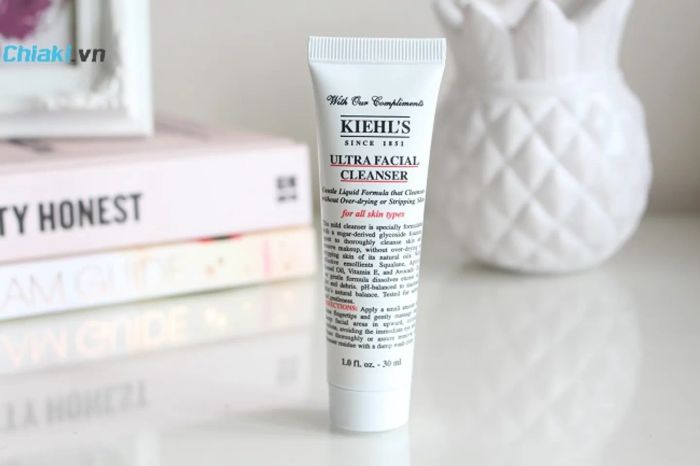 Sữa Rửa Mặt Kiehl's Ultra Facial Cleanser cho làn da sáng khỏe và mềm mại.