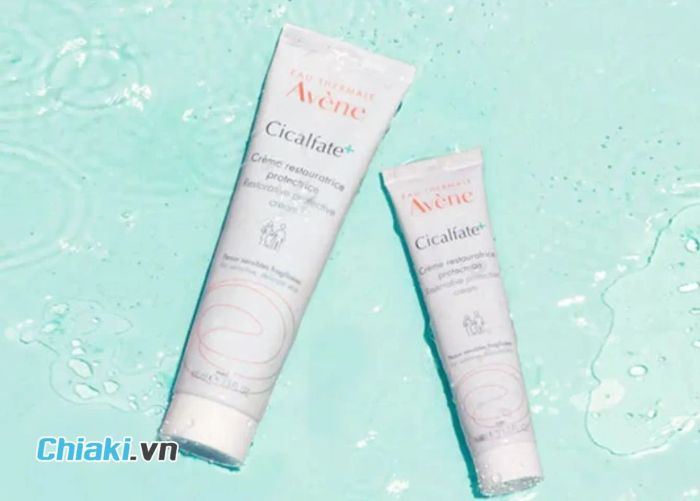 Kem dưỡng ẩm Avene Cicalfate Repair Cream giúp phục hồi da và làm mờ sẹo.