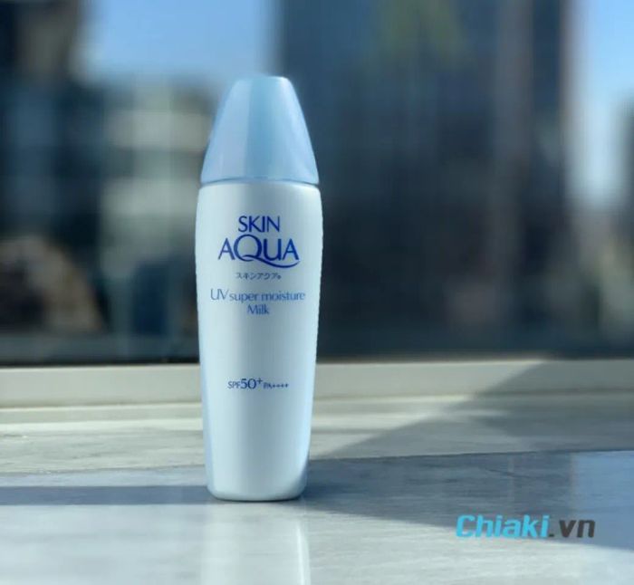 kem chống nắng Skin Aqua UV Super Moisture Milk