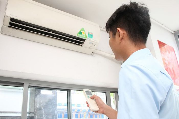 Điều chỉnh nhiệt độ máy lạnh phù hợp