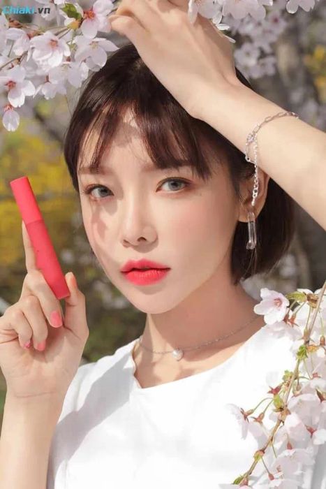 Son màu hồng dâu phù hợp với làn da nào?