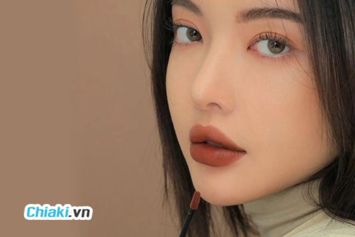Son màu đỏ nâu trầm