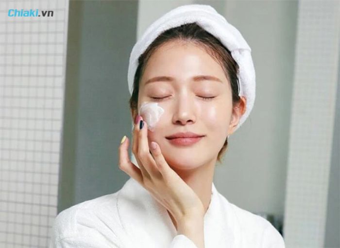Thực hiện kỹ việc bôi kem chống nắng sau khi làm trắng da mặt