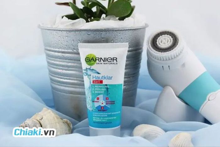 Sữa Rửa Mặt Garnier tạo bọt Hautklar 3 Trong 1 (màu xanh)