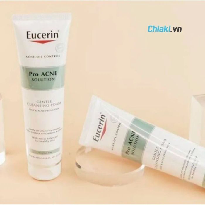 Sữa rửa mặt trắng da Eucerin WhSữa rửa mặt Eucerin tạo bọt Pro ACNE Solution Soft Cleansing Foamite Therapy