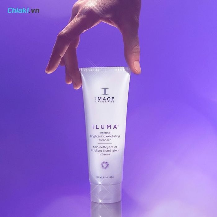 Sữa rửa mặt Image Iluma Intense Brightening Exfoliating Cleanser