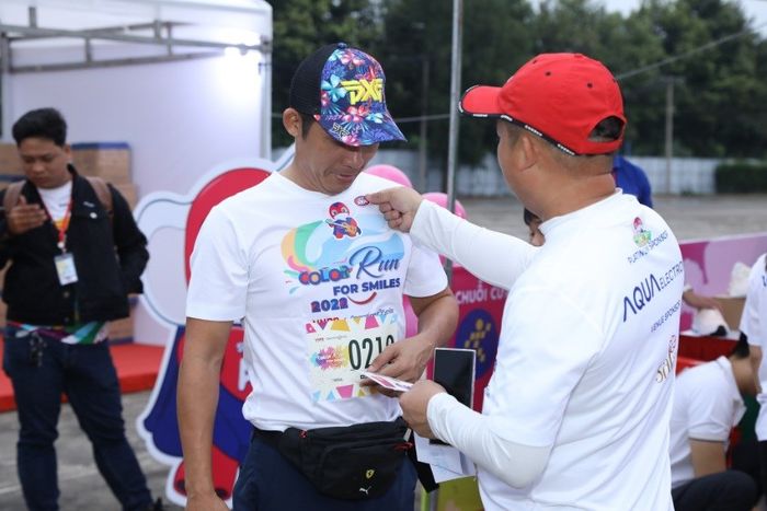 Đại diện của Mytour tham gia Color Run for Smiles 2022