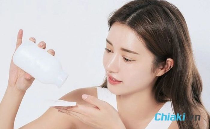 Nước tẩy trang là một sản phẩm quan trọng trong chăm sóc da.