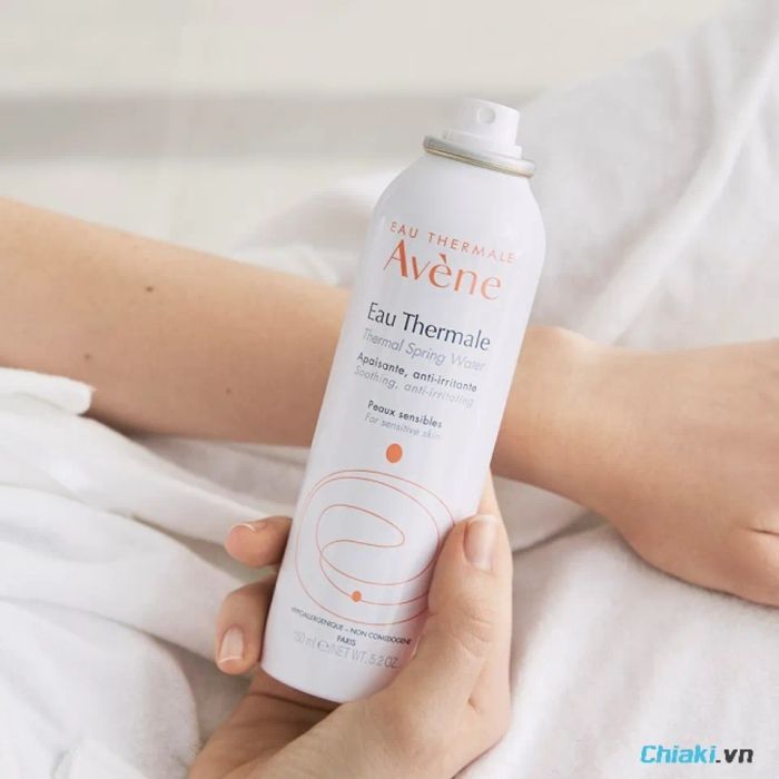 Xịt khoáng Avene Thermal Spring Water cung cấp độ ẩm nhẹ nhàng