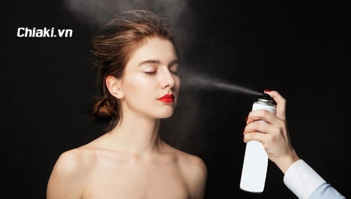 Cách chọn xịt khoáng để giữ lớp trang điểm chuẩn