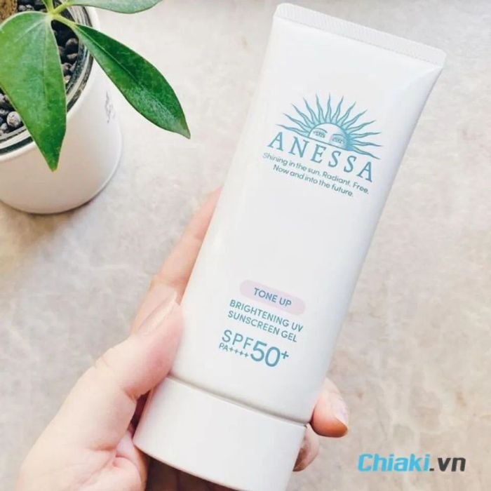 Kem chống nắng Anessa Tone Up Brightening UV Sunscreen Gel dành cho da khô