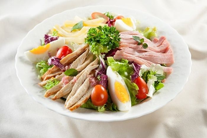 Hướng dẫn cách làm salad giảm cân tại nhà không phải ai cũng biết