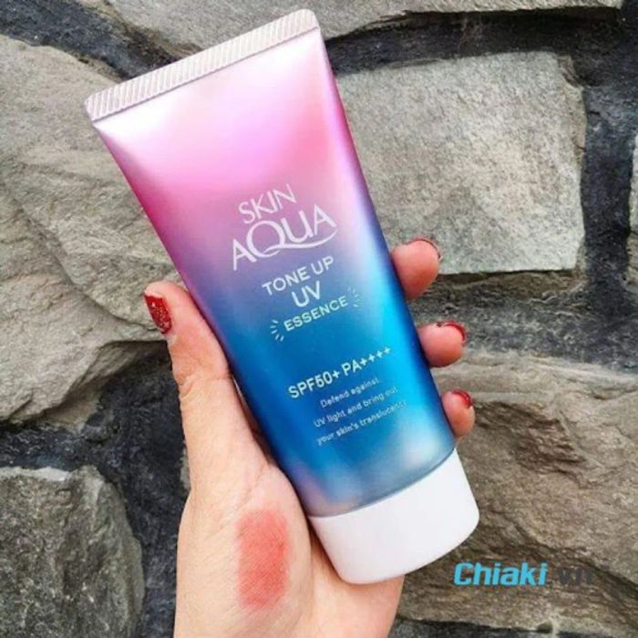 Kem chống nắng nâng tone chống nước Sunplay Skin Aqua Tone Up UV Essence