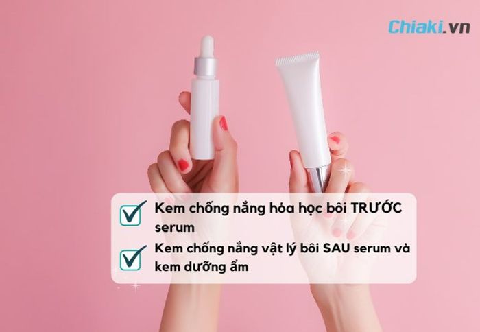 Bôi kem chống nắng sau serum nếu sử dụng kem chống nắng vật lý.