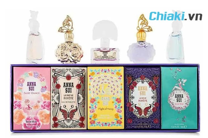 Anna Sui trẻ trung, dịu dàng