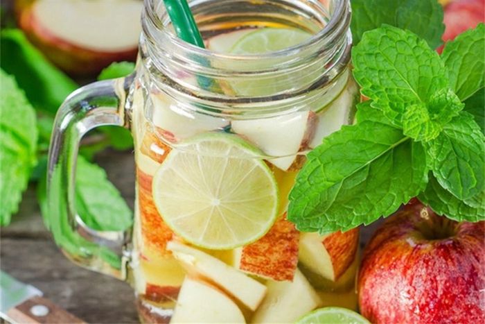 Hướng dẫn mẹ bỉm cách làm detox chanh táo giảm cân tại nhà