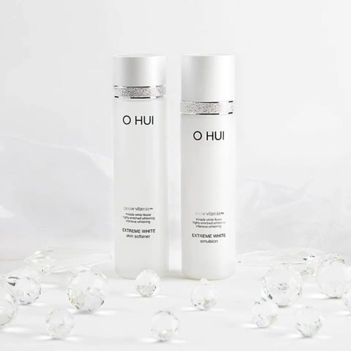 Dung dịch làm dịu da Ohui Extreme White Skin Softener