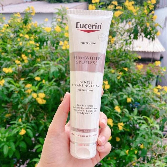 Sữa rửa mặt Eucerin Ultra White+ Spotless Cleansing Foam