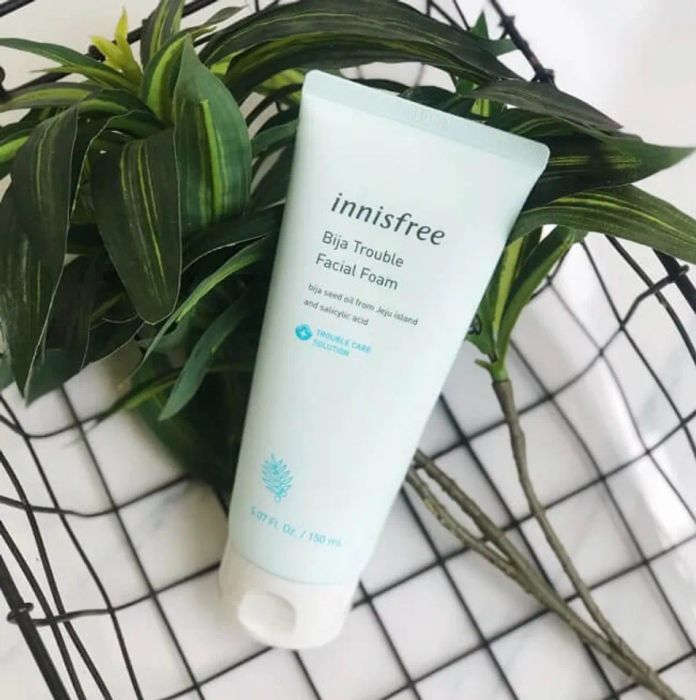 Sữa rửa mặt Innisfree Bija Trouble Facial Foam - Lựa chọn tốt cho da mụn