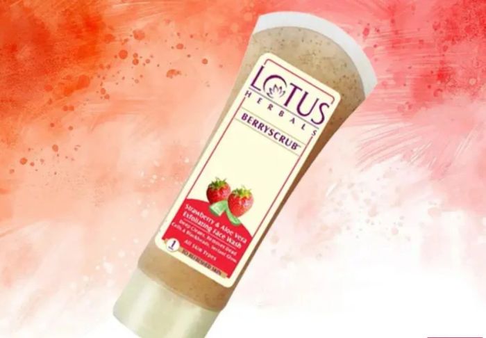 Sữa rửa mặt tẩy tế bào chết Lotus Herbal Berry Scrub dâu và nha đam