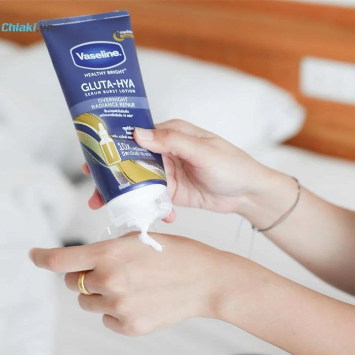 Sữa dưỡng thể phục hồi ban đêm Vaseline Gluta Hya Overnight