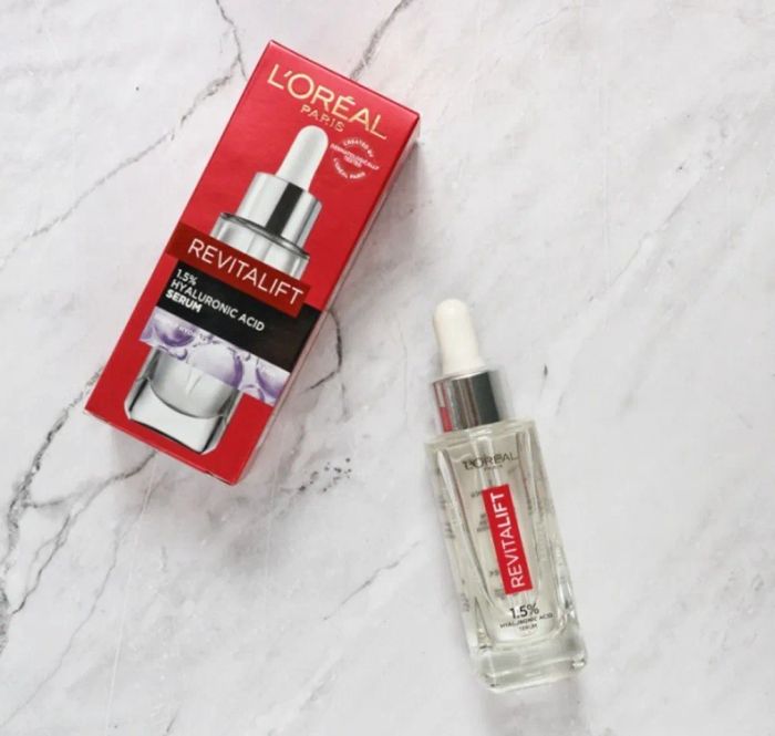 Serum dưỡng ẩm L'Oreal Revitalift với 1.5% Hyaluronic Acid