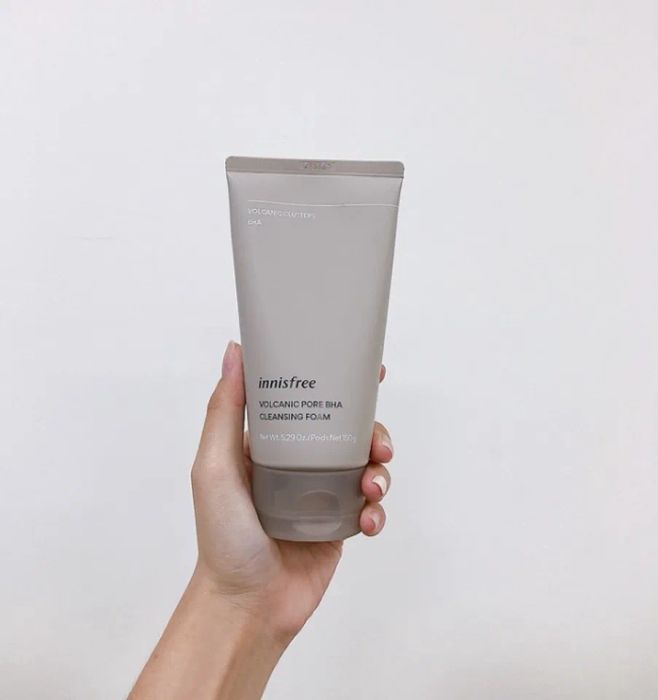 Sữa rửa mặt Innisfree tro núi lửa cho da dầu mụn