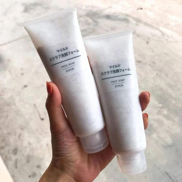 Sữa rửa mặt tẩy tế bào chết Muji Face Soap Scrub của Nhật