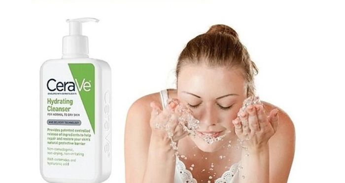 Bổ sung độ ẩm cho da hiệu quả: Nhờ vào Ceramides và Hyaluronic acid, sản phẩm giúp giữ ẩm cho da khô bằng cách thu hút và giữ nước. Da sẽ trở nên mềm mại và mịn màng hơn sau khi sử dụng.