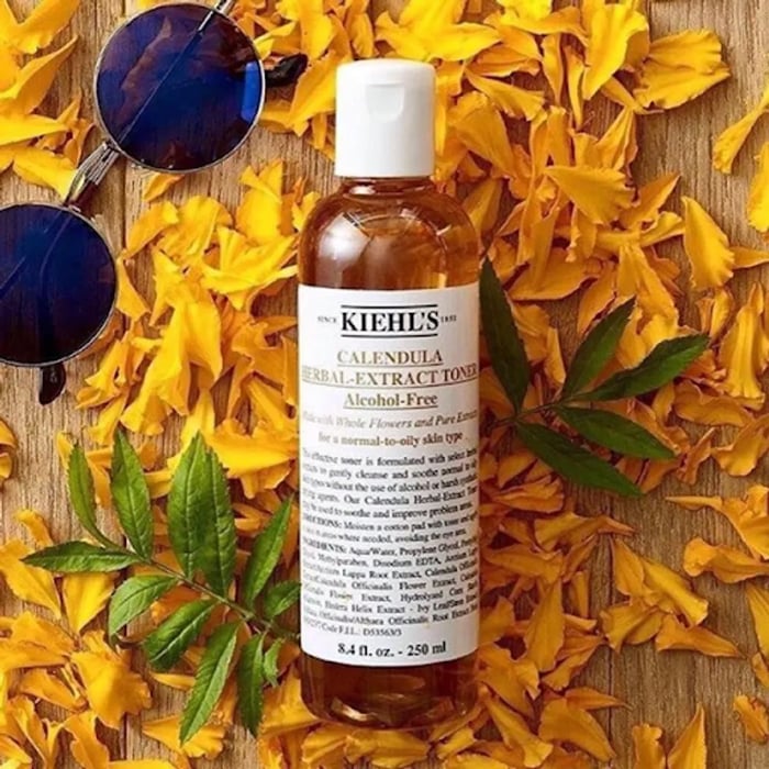 Toner hoa cúc Kiehl’s Calendula Herbal Extract Toner Alcohol