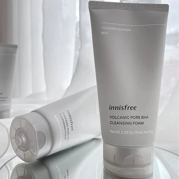 Sữa rửa mặt Innisfree Jeju Volcanic Pore từ tro núi lửa