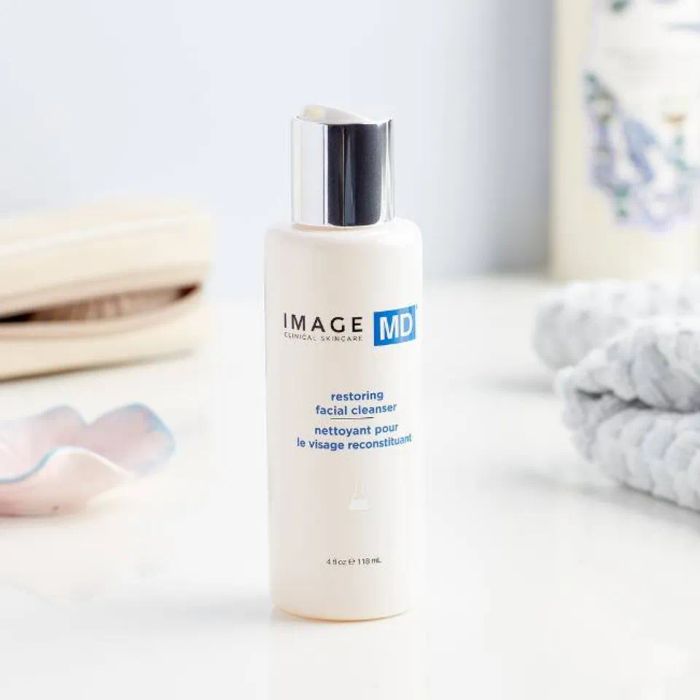 Sản phẩm sữa rửa mặt BHA Image MD Restoring Facial Cleanser